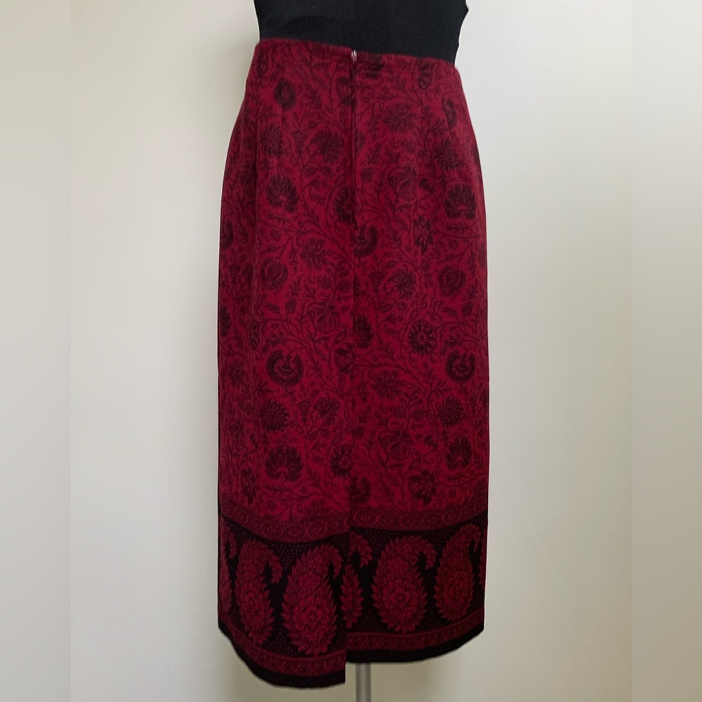 Briggs Skirt-Magenta Black Paisley Pattern-Polyester Spandex Blend-10 Petite